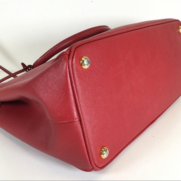 SOLD - AUTHENTIC PRADA SAFFIANO - MEDIUM - Picture 2 of 7